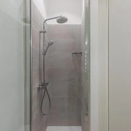 Iflat Modern In The Monti Area *