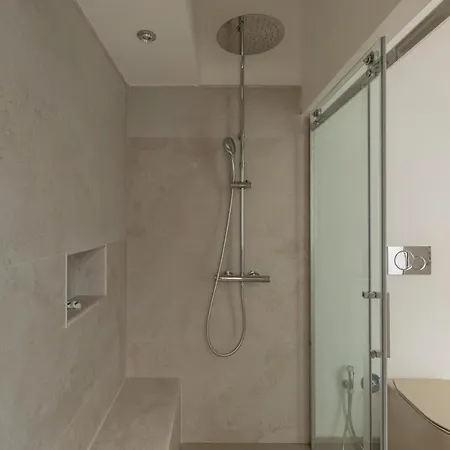 Iflat Modern In The Monti Area Διαμέρισμα *