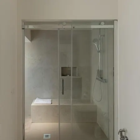 Iflat Modern In The Monti Area רומא